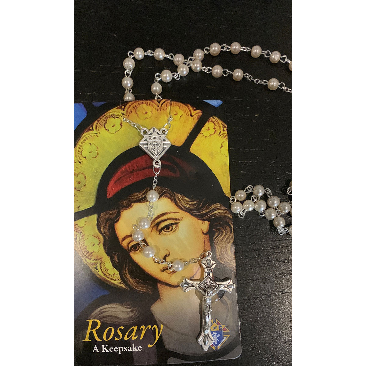 Cuentas del rosario de las mujeres jóvenes
